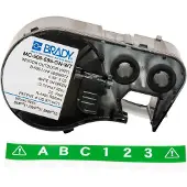 Brady MC-500-595-GN-WT vinyltejp | vit text - grön tejp | 12,7mm x 7,62m (original)