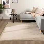 NATURL. Mjuk fluffig matta | Cozy beige hos Volero | 120x170cm | Polyester | Enfärgad | Rektangulär | Låg lugg