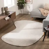NATURL. Gångmatta | Cozy Ripple gräddvit hos Volero | 200x290cm | Polyester | Enfärgad | Oregelbunden form | Låg lugg