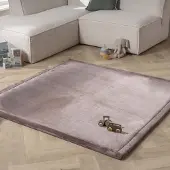 Little Olly Fyrkantig lekmatta | Jip taupe hos Volero | 150x150 cm | Polyester | Enfärgad | Fyrkantig | Plattvävd