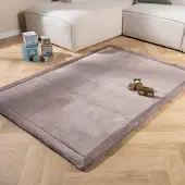 Little Olly Tvättbar lekmatta | Jip taupe hos Volero | 80x150 cm | Polyester | Enfärgad | Rektangulär |