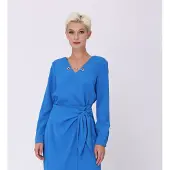 Smart & Joy V -halsad blus och dekorativ kedja