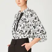 Smart & Joy Tulpanärmad blus med monokromt blommönster och kontrasterande halsringning