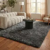 NATURL. Fluffig matta | Blaze grå hos Volero | 120x170 cm | Syntet | Enfärgad | Rektangulär | Hög lugg