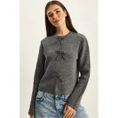 Bianco Stickad cardigan med rund hals och rosettdetalj