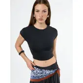 Busem Crew Neck Enfärgad Crop T-shirt