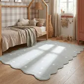 Little Olly Matta barnrum | Cloudy Dots mintgrön hos Volero | 120x170 cm | Polyester | Prickar | Rektangulär | Låg lugg