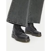 Dr. Martens Stövel med snörning svart