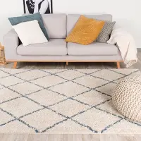 FRAAI Fluffig matta | Grand Lines gräddvit/blå hos Volero | 160x230 cm | Polypropen | Romb | Rektangulär | Hög lugg