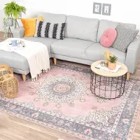 FRAAI Vintage matta | Lily Medaillon rosa hos Volero | 270x370 cm | Polyester | Medaljong | Rektangulär | Plattvävd