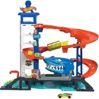 Hot Wheels City Shark Escape-lekset: Hissen drivs av barn, Flera våningar hajattacker, Innehåller 1 fordon