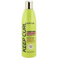 KATIVA Hydrate, adoucit et définit les vagues, améliorant le ressort de la boucle. Aligne les cuticules, favorisant l’éclat naturel dans grön