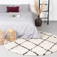 FRAAI Rund fluffig matta | Grand Lines gräddvit/svart | Ø 120 cm | Polypropen | Romb | Rund | Hög lugg