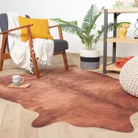 FRAAI Kohud | Bovine brun hos Volero | 155x190 cm | Polyester | Djurmönster | Oregelbunden form |