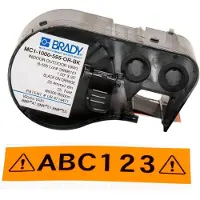 Brady MC1-1000-595-OR-BK vinyltejp | svart text - orange tejp | 25,4mm x 7,62m (original)