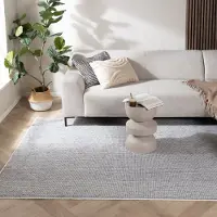 Rugaia Hållbar matta | Lykke ljusgrå hos Volero | 160x230 cm | Återvunnen polyester | Enfärgad | Rektangulär | Plattvävd