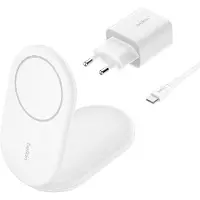 Belkin BoostCharge - Trådlöst laddställ - magnetisk, hopfällbar, med Qi2 + växelströmsadapter - 15 Watt - 3 A - Fast Charge, Strömmatning 3.1 - vit