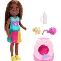 Mattel Family & Friends Playtime Kitty Ryggsck Brunette Chelsea Doll och tillbehr inklusive ryggsck med kattungeflaska och garn