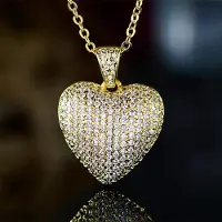 YIRAN Jewelry Huitan Bländande Guld Färg Fullt Pavé CZ Hjärthänge Kvinnors Halsband Underbara Kvinnliga Förlovningssmycken Halsband