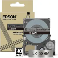 Epson LK-5SBM | svart text - metalliskt silver tejp | 18mm (original)