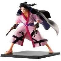 Ichibansho One Piece De Nio Röda Skabbarna är Här Izou-figur 10 Cm
