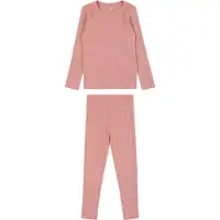En fant Pyjamas rosa