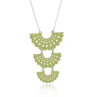 Lumoava Aika halsband i trä lime LV6244200040