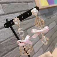 YIRAN Jewelry Lyxmärkesdesign Kamelia Hängande Örhängen Blomma Siffra Bankettaccessoarer Örhänge Kvinna rosa