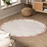 Rugaia Rund tvättbar matta | Myrre rosa/vit hos Volero | Ø 120cm | Återvunnen polyester | Med kant | Rund | Låg lugg