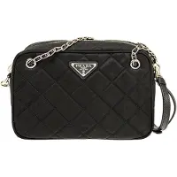 Prada quiltad mellanstor axelväska