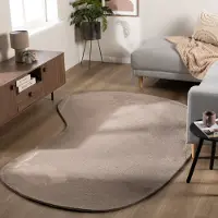 NATURL. Gångmatta | Cozy Ripple taupe hos Volero | 230x330cm | Polyester | Enfärgad | Oregelbunden form | Låg lugg