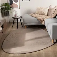 NATURL. Tvättbar matta | Cozy Pebble taupe hos Volero | 200x290cm | Polyester | Enfärgad | Oregelbunden form | Låg lugg