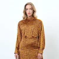 S&J Weekends Blus i leopardmönster och ärmar med tofsar