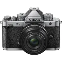 Nikon Zf Silver + NIKKOR Z 40mm f/2 SE-objektiv