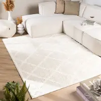 FRAAI Skandinavisk matta | Lova Lines gräddvit hos Volero | 200x290 cm | Polyester | Enfärgad | Rektangulär | Hög lugg