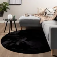 NATURL. Rund matta | Cozy svart hos Volero | Ø 120 cm | Polyester | Enfärgad | Rund | Låg lugg