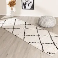 FRAAI Fluffig löpare | Grand Lines gräddvit/svart hos Volero | 80x200 cm | Polypropen | Romb | Löpare | Hög lugg