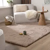 NATURL. Fluffig matta | Comfy Supreme taupe hos Volero | 140x200 cm | Polyester | Enfärgad | Rektangulär | Hög lugg