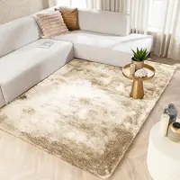 FRAAI Fluffig matta | Glorious champagne/gräddvit hos Volero | 240x340cm | Polyester | Enfärgad | Rektangulär | Hög lugg