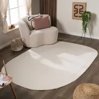 FRAAI Organisk matta | Halo Pebble gräddvit hos Volero | 80x150 cm | Polyester | Enfärgad | Oregelbunden form | Låg lugg