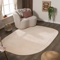 FRAAI Organisk matta | Halo Pebble beige hos Volero | 200x290 cm | Polyester | Enfärgad | Oregelbunden form | Låg lugg