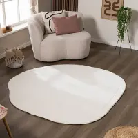 FRAAI Organisk matta | Halo Stone gräddvit hos Volero | Ø 80 cm | Polyester | | Oregelbunden form | Låg lugg