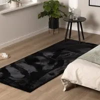 NATURL. Mjuk låghårig löpare | Cozy svart hos Volero | 80x180cm | Polyester | Enfärgad | Löpare | Låg lugg