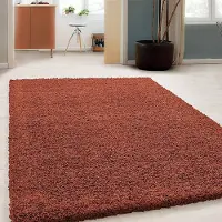 NATURL. Fluffig matta | Solid terrakotta hos Volero | 80x150 cm | Polypropen | Enfärgad | Rektangulär | Hög lugg