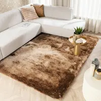 FRAAI Fluffig matta | Glorious taupe hos Volero | 140x200 cm | Polyester | Enfärgad | Rektangulär | Hög lugg