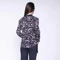 Smart & Joy Col-v blus i satin och bladmönster
