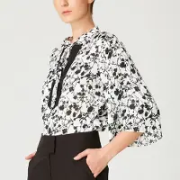 Smart & Joy Tulpanärmad blus med monokromt blommönster och kontrasterande halsringning