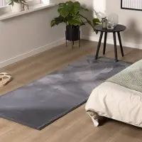 NATURL. Mjuk låghårig löpare | Cosy-Antracit hos Volero | 80x250cm | Polyester | Enfärgad | Löpare | Låg lugg