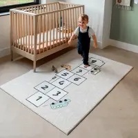 Little Olly Lekmatta till barn | Ruby Auto beige hos Volero | 160x230 cm | Syntet | Asymmetrisk | Rektangulär | Låg lugg