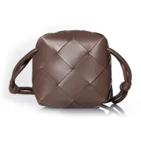 Bottega Veneta mini kassett kameraväska